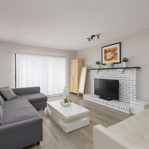 Apartment Huge 4 Bedroom Upper